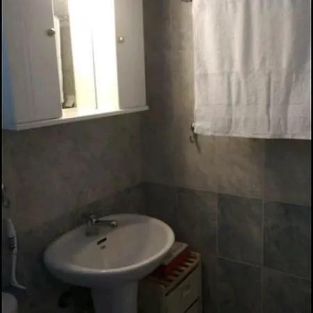 Anjela's Village House بيت للعطل